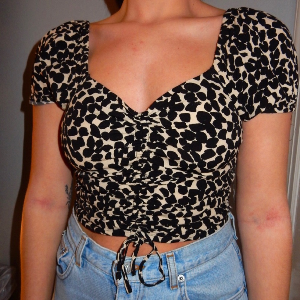 Short sleeve, crop top